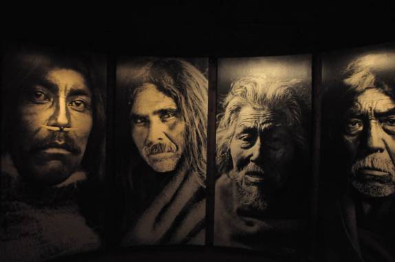 Imagens dos antigos habitantes da província, expostas no Royal BC Museum, em Victoria, capital da British Columbia, no oeste do Canadá